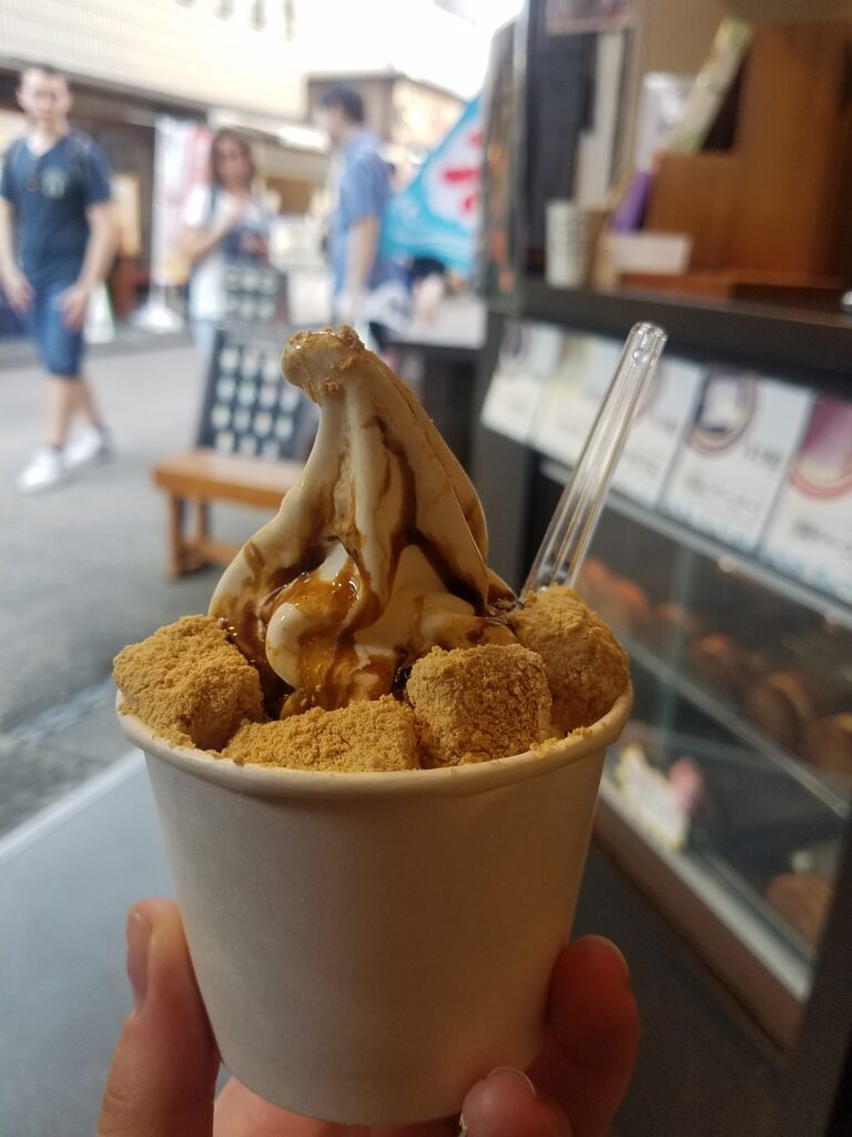 Warabimochi dans une boutique à Kamakura